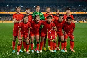 足球报：中国女足防守漏洞频发，东亚杯末战日本面临严峻考验图片